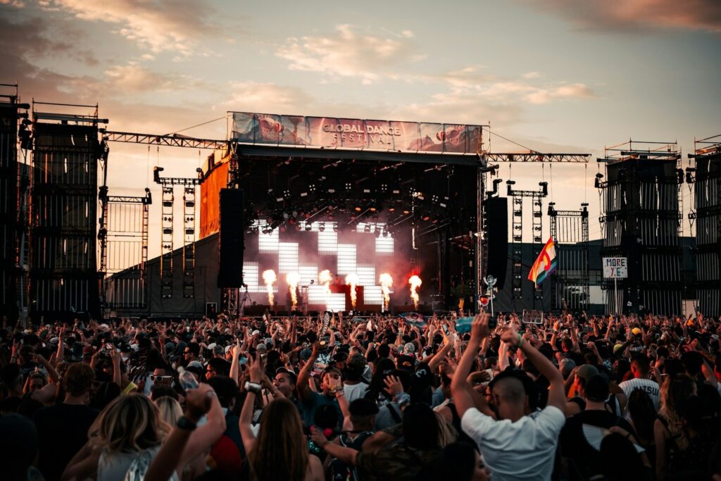 Top Festival Anthems Dominating the Main Stage This Season