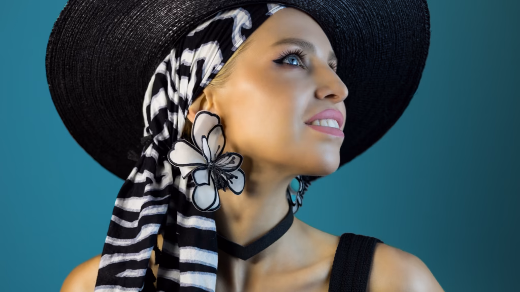 Amonita Graces Enormous Tunes with ‘Neon Light’ EP